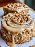 Cinnamon Roll Baked Oats with Greek Yogurt Glaze
