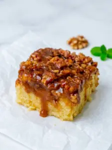 Heavenly Sponge Cake with Pecan Topping – 7 Irresistible Reasons Everyone Falls in Love with This Classic Dessert